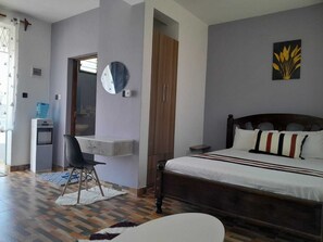 1 bedroom, in-room safe, iron/ironing board, free WiFi - Spacious Retreat Steps from Beach & Town Center! (Kiwandani)