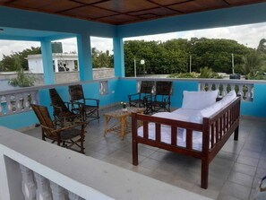 Property grounds - Spacious Retreat Steps from Beach & Town Center! (Kiwandani)