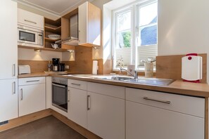 Fridge, microwave, oven, stovetop - Doppelhaushälfte in ruhiger Lage (St. Peter-Ording)
