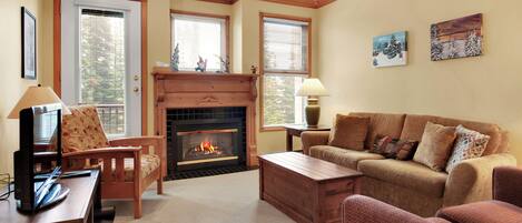 TV, fireplace