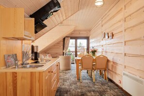 Frigorifero, microonde, piano cottura, lavastoviglie