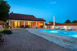 Indoor pool, outdoor pool
