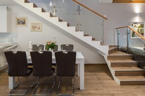 Villa | Dining