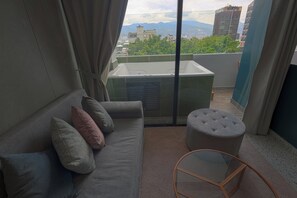 Junior-huone | Oleskelualue | Taulutelevisio, Netflix, suoratoistopalvelut