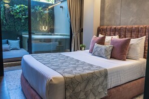 Superior Room | Premium bedding, down comforters, minibar, in-room safe - The O By Seekers Medellín (Medellín)