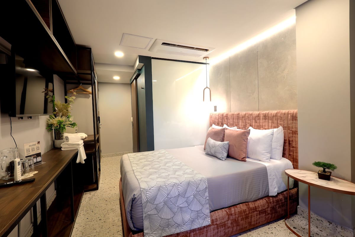 Premium Suite | 1 bedroom, premium bedding, down comforters, pillowtop beds