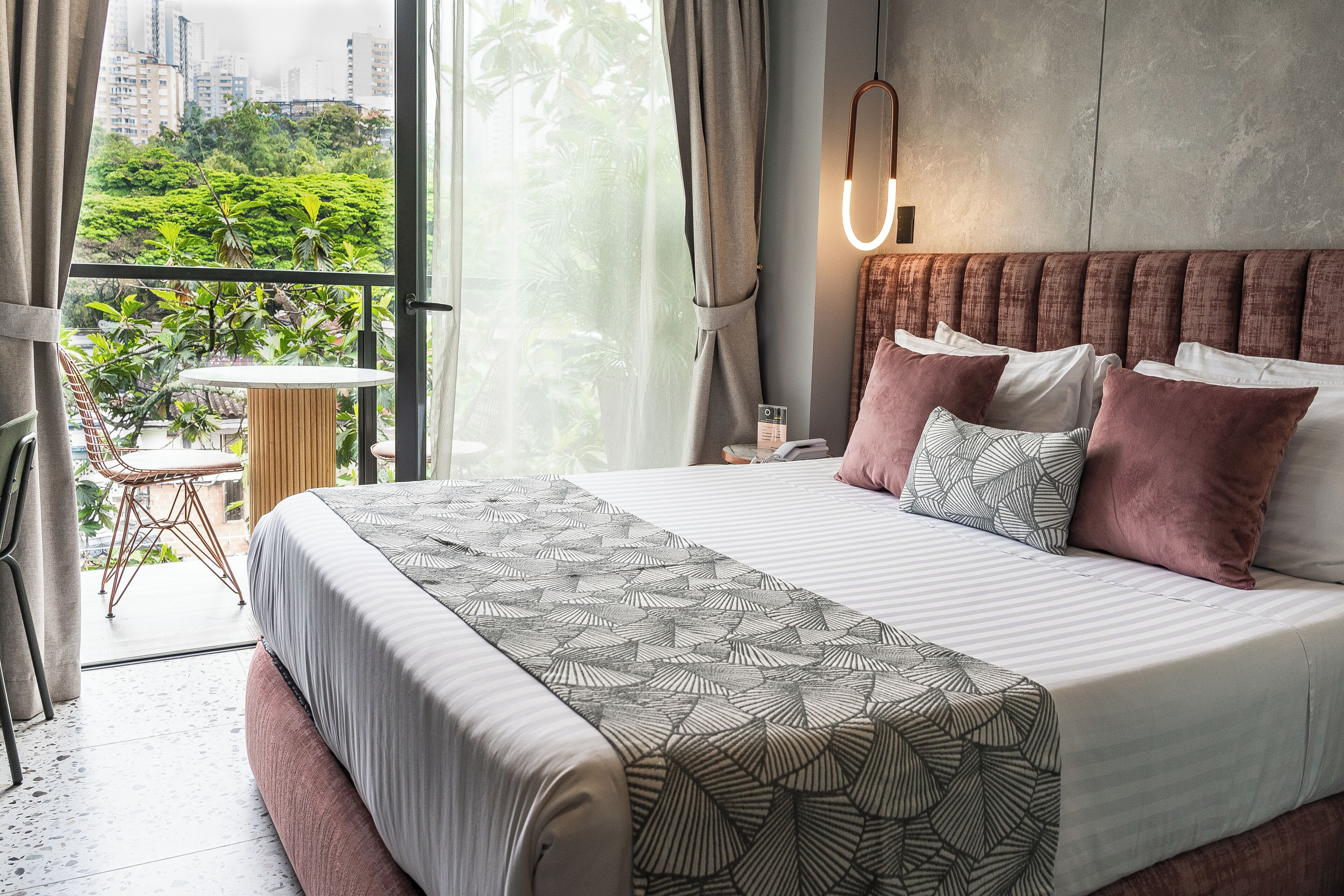 Quarto casal superior | Roupas de cama premium, edredons de pluma, frigobar, cofres nos quartos