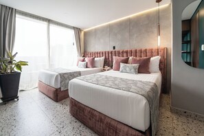 Quarto júnior | Roupas de cama premium, edredons de pluma, frigobar, cofres nos quartos