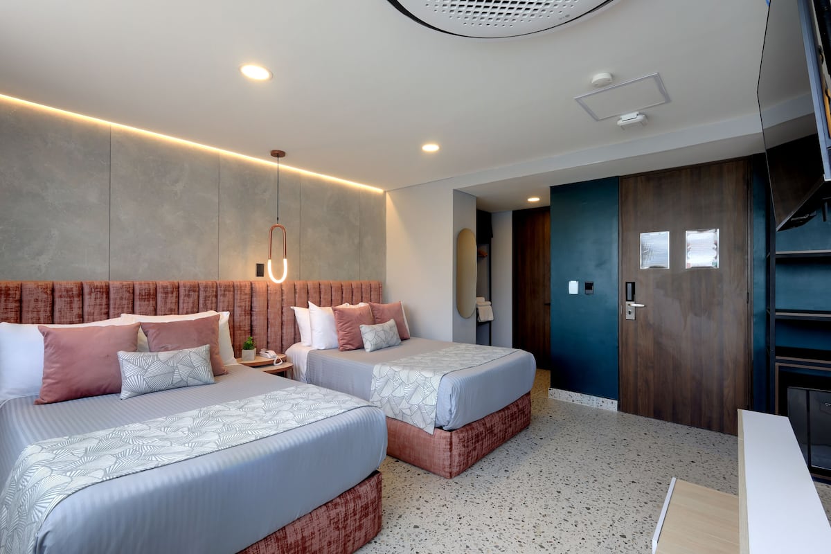 Junior Room | 1 bedroom, premium bedding, down comforters, pillowtop beds