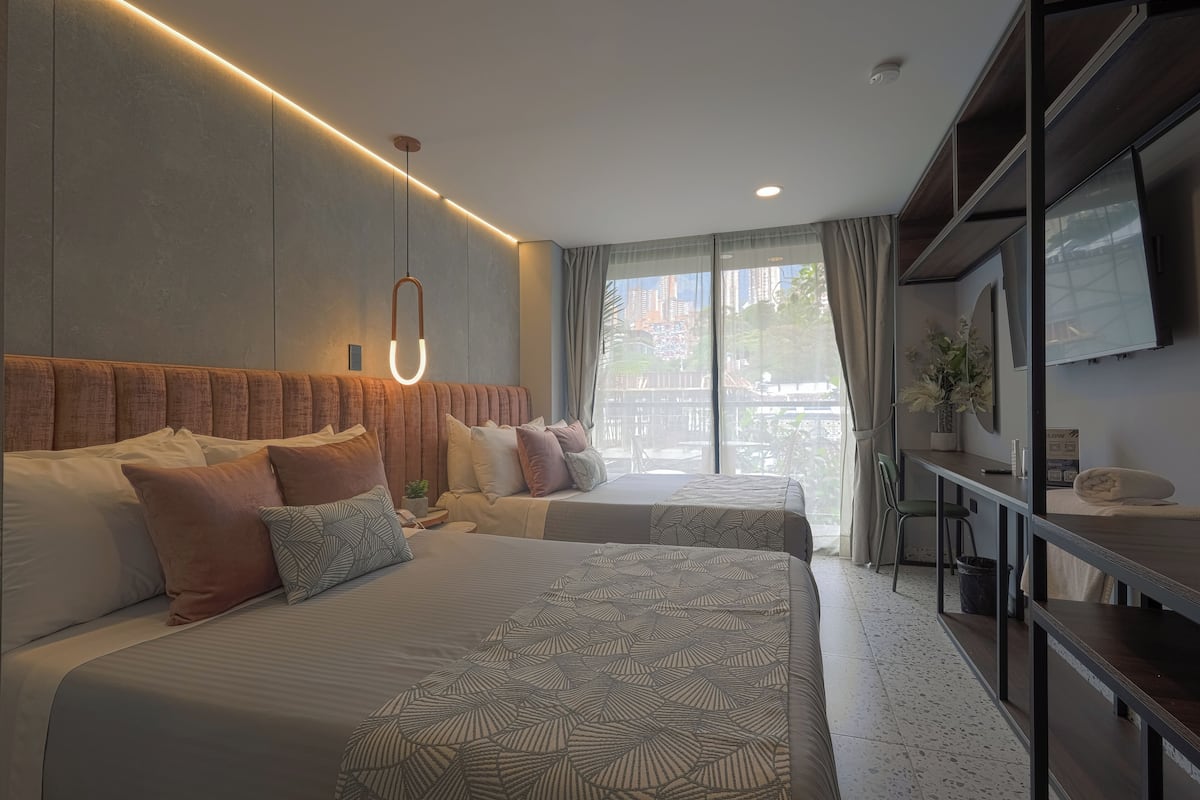 Deluxe Room, Mountain View | 1 bedroom, premium bedding, down comforters, pillowtop beds