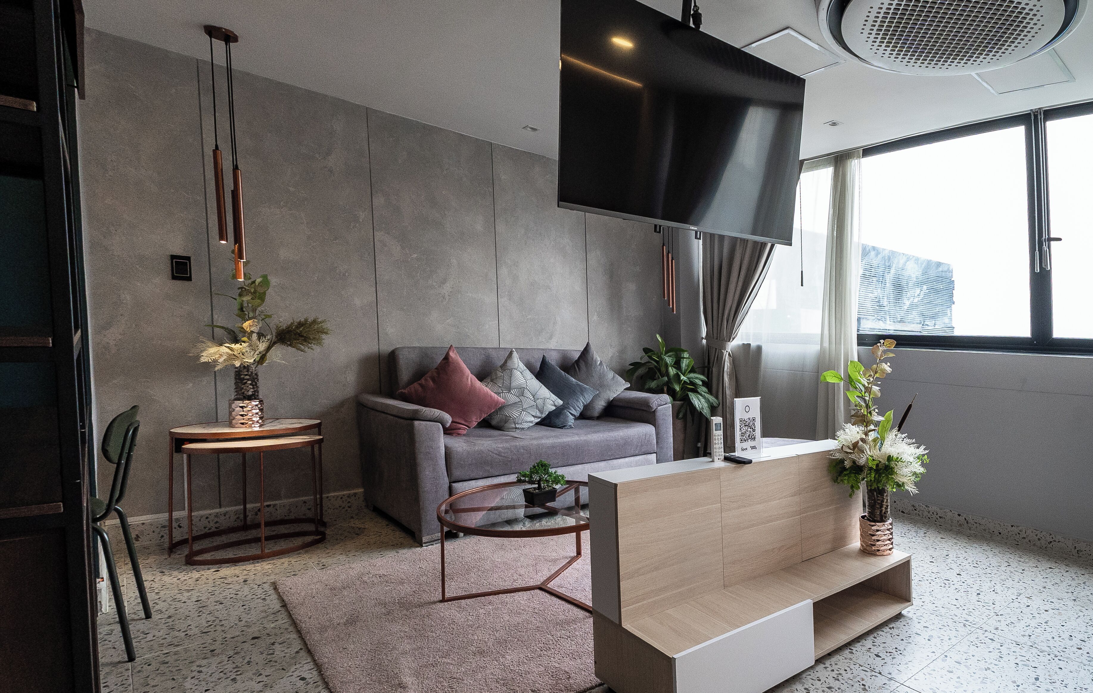 Habitación junior | Ropa de cama de alta calidad, edredones de plumas, minibar y caja fuerte