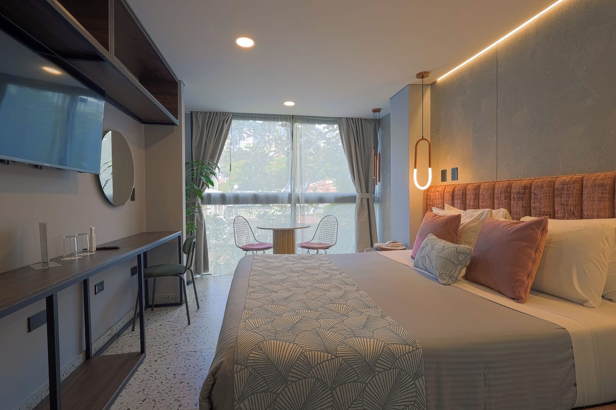 Comfort Room, Mountain View | 1 bedroom, premium bedding, down comforters, pillowtop beds