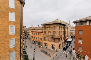 A hotel with a brick facade, multiple windows, and a visible entrance. - Alessandrini Apartment alla Finestrella by Wonderful Italy (Bologna)