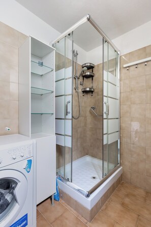 Apartment | Bathroom | Bidet - Alessandrini Apartment alla Finestrella by Wonderful Italy (Bologna)