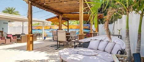 屋外ダイニングエリア