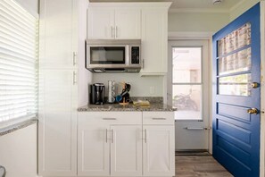 Refrigerador, microondas, horno y lavavajillas 