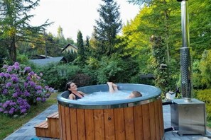 Outdoor spa tub - Holiday Home in Zakowo near Lake (Zakowo)