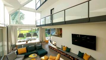 智能电视、壁炉