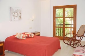 4 bedrooms, travel crib, free WiFi