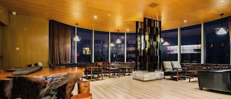 Lobby lounge