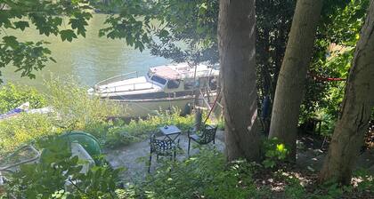 An unusual stay on a boat in the land of the Impressionists