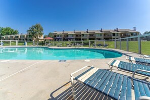 Una piscina techada, una piscina climatizada