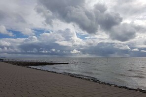 Plage à proximité, chaises longues