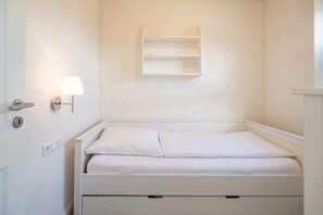 3 quartos, ferros/tábuas de passar roupa, acesso à internet