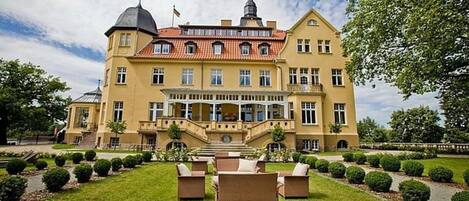 المنشأة من الخارج