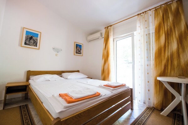 1 Schlafzimmer, Reisekinderbett, kostenloses WLAN, Bettwäsche