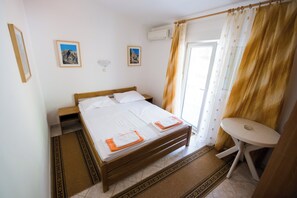 1 quarto, berço de viagem, Wi-Fi de cortesia, roupa de cama