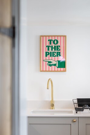 Interior - Queens Gardens - Free Parking Off Site (Brighton)