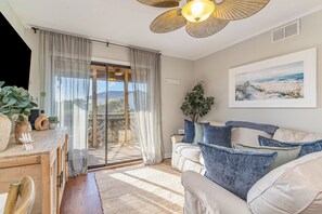 Smart TV - North Myrtle Beach! Pools! Snowbirds Welcome (North Myrtle Beach)