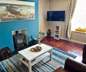 Smart TV, fireplace, DVD player