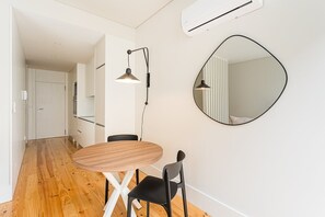 Dining - GuestReady - Your Ideal City Getaway (Porto)