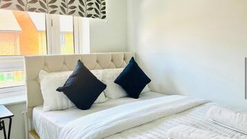 House | 3 bedrooms, iron/ironing board, free WiFi, bed sheets