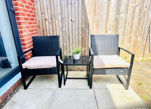 House | Property grounds - Honeybee Haven Retreat - 3 Bed House (Ashford)