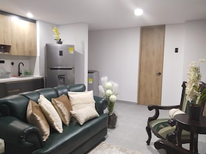 Living area - Hermoso y Centrico Apartamento  Sector los Naranjos (SABANETA)