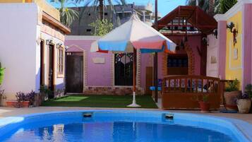 Habitación Confort doble, vistas a la piscina | Cortinas opacas, sistema de insonorización, wifi gratis
