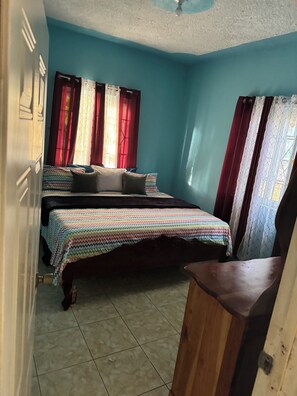 2 slaapkamers, een bureau, een strijkplank/strijkijzer, wifi
