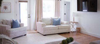 Charming 4BR/3BA Farmhouse, Just 20 Minutes from Branson – A Cozy Retreat