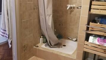 Dusche, Haartrockner, Bidet, Seife