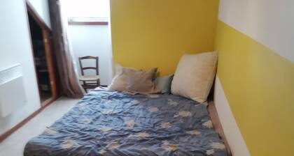 Chambre 10m2 Avec Coin Bureau 20 la Nuit