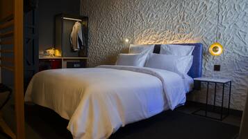 Superior tweepersoonskamer | Hypoallergeen beddengoed, donzen dekbedden, een kluis op de kamer