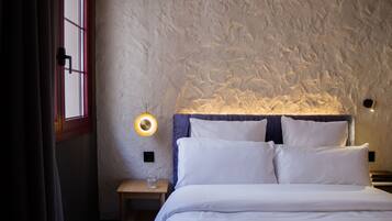 Standaard tweepersoonskamer, balkon | Hypoallergeen beddengoed, donzen dekbedden, een kluis op de kamer