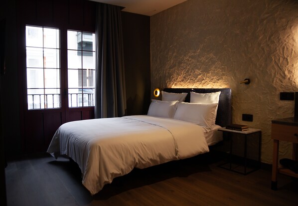 Standard Double Room, Balcony | Hypo-allergenic bedding, down comforters, in-room safe, desk