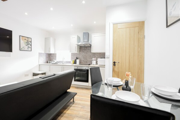 Private kitchen - Cosy Apartment Near Leeds City Centre (Leeds)
