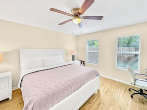 3 slaapkamers, een strijkplank/strijkijzer, wifi, beddengoed