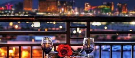 屋外ダイニングエリア