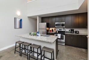 Fridge, microwave, oven, stovetop - Modern Oasis: 2-Story Loft, 2bd/2bth Downtown (Des Moines)